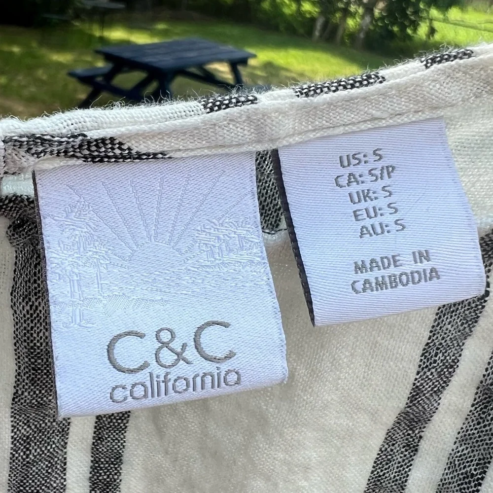 C&C California Sleeveless Linen Blouse - Picture 7 of 10